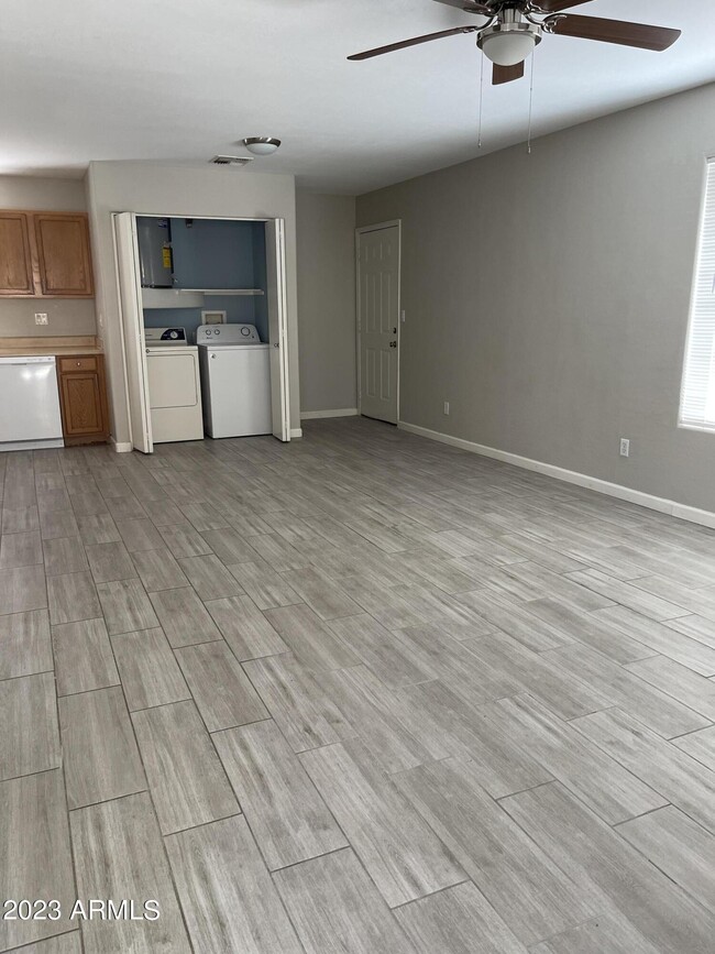 Foto del edificio - 1052 N Colorado St