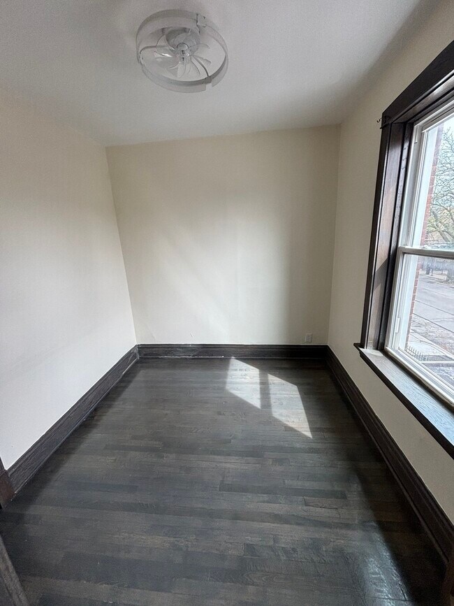 Foto del edificio - 1538 N Avers Ave