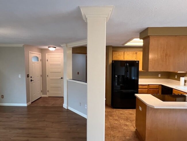 Foto del edificio - NEW TO MARKET, CLOSE TO SOUTH MEDFORD HIGH...