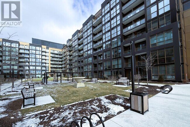 Photo du bâtiment - 2343 Khalsa Gate