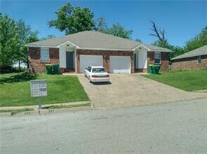 Building Photo - 335-335 Graystone Cir
