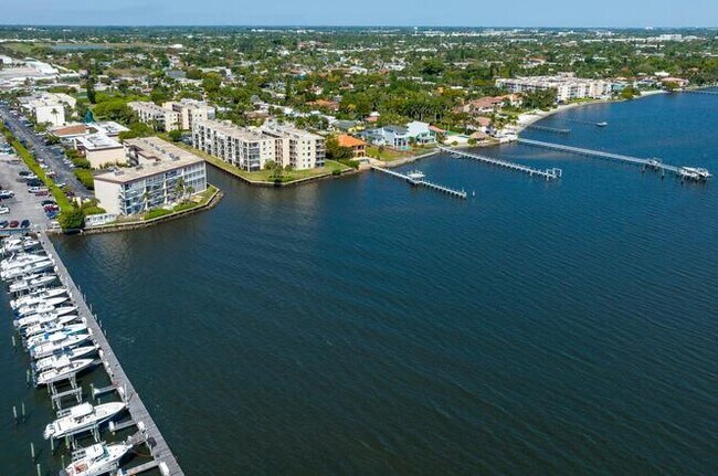 Foto del edificio - 896 N Federal Hwy
