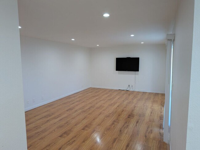 Foto del edificio - 15214 S Raymond Ave