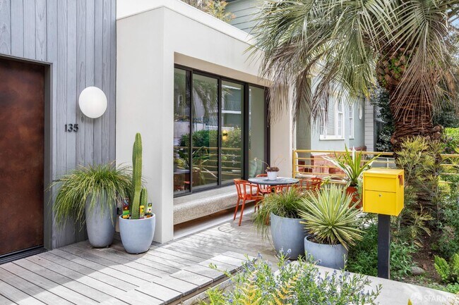 Foto del edificio - 135 Graystone Terrace