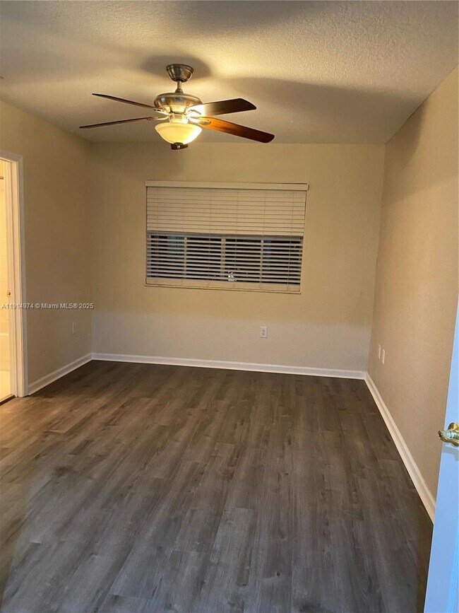 Foto del edificio - 8395 SW 29th St