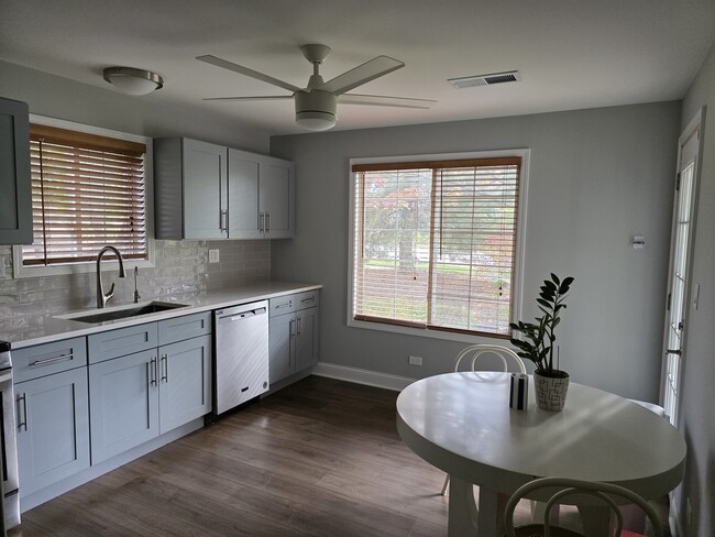 Building Photo - 1545 Thornfield Ln