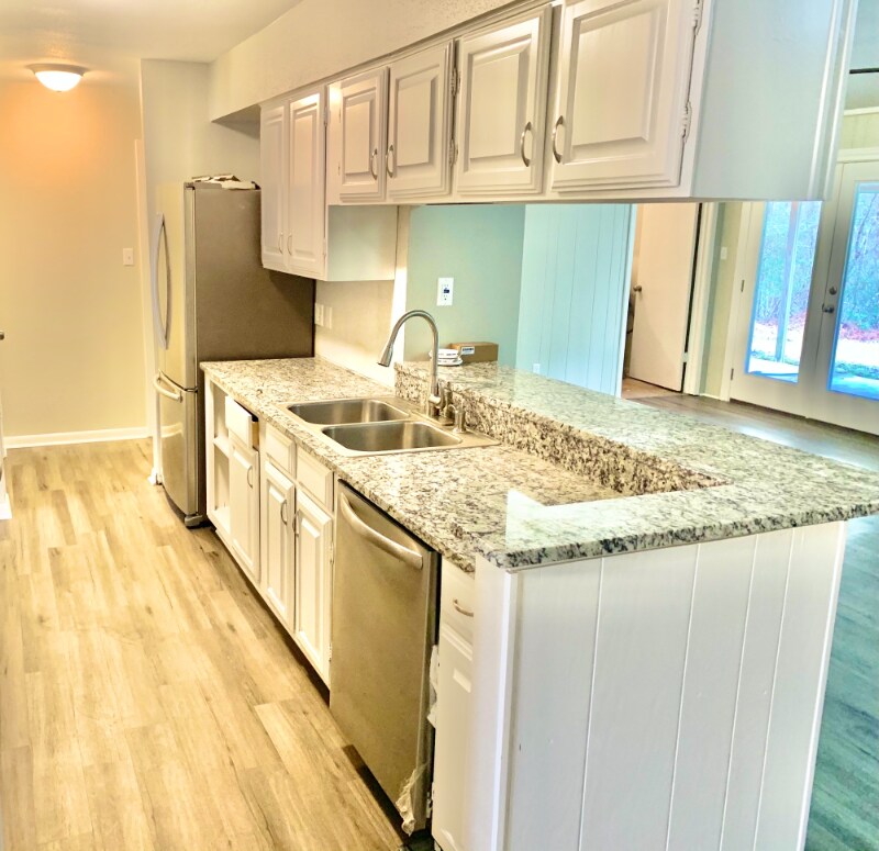 Foto principal - 421 Pinehurst Dr
