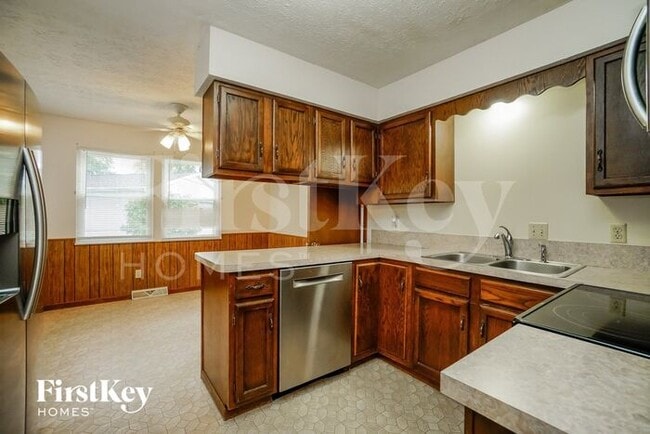 Building Photo - 116 Westview Dr