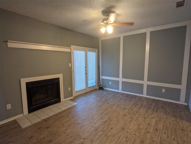 Foto del edificio - 7126 Holly Hill Dr