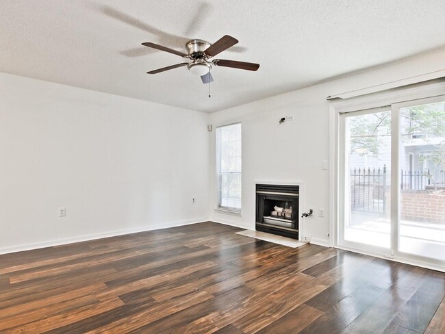 Foto del edificio - 632 Granville Ct