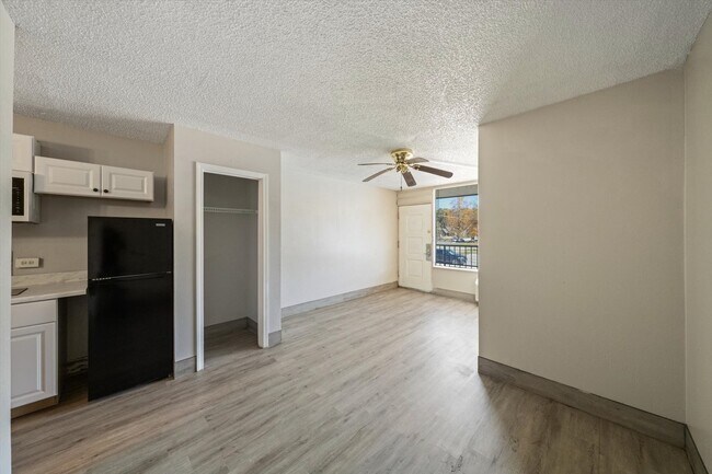 Foto del edificio - 4025 Parkway