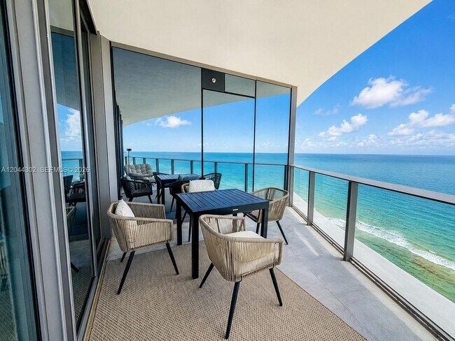 Foto del edificio - 15701 Collins Ave