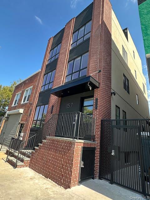 Building Photo - 157 25th St
