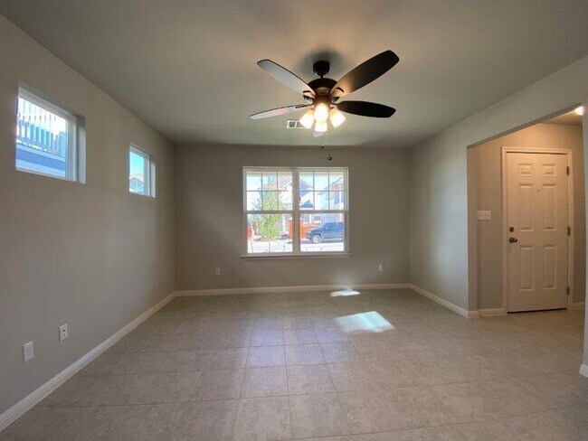 Foto del edificio - 17926 Papaveri Way