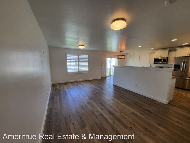 Building Photo - 3 br, 3 bath House - 94 E Sawmill Row