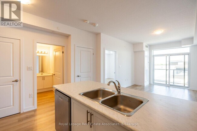 Photo du bâtiment - 470-470 Dundas St E
