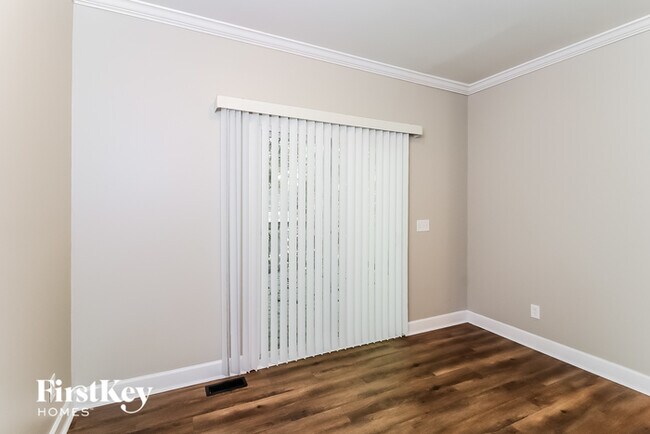 Foto del edificio - 2447 Claude St NW