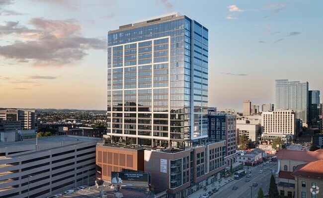 Building Photo - 2010 West End