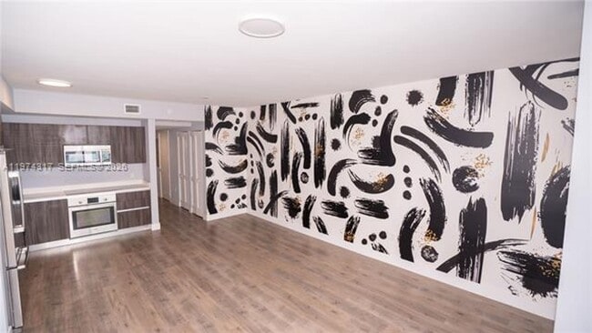 Foto del edificio - 488 NE 18th St