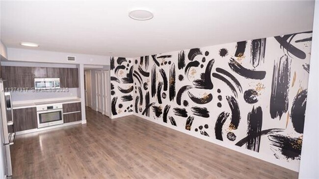 Building Photo - 488 NE 18th St