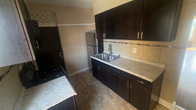 Building Photo - 8054 s Hermitage