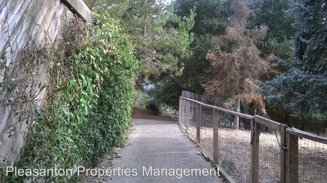 Foto del edificio - 17123 Cull Canyon Rd