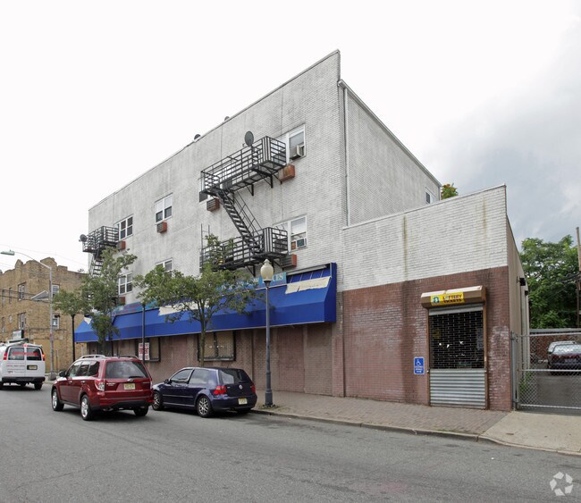 Foto del edificio - 325 Henry St