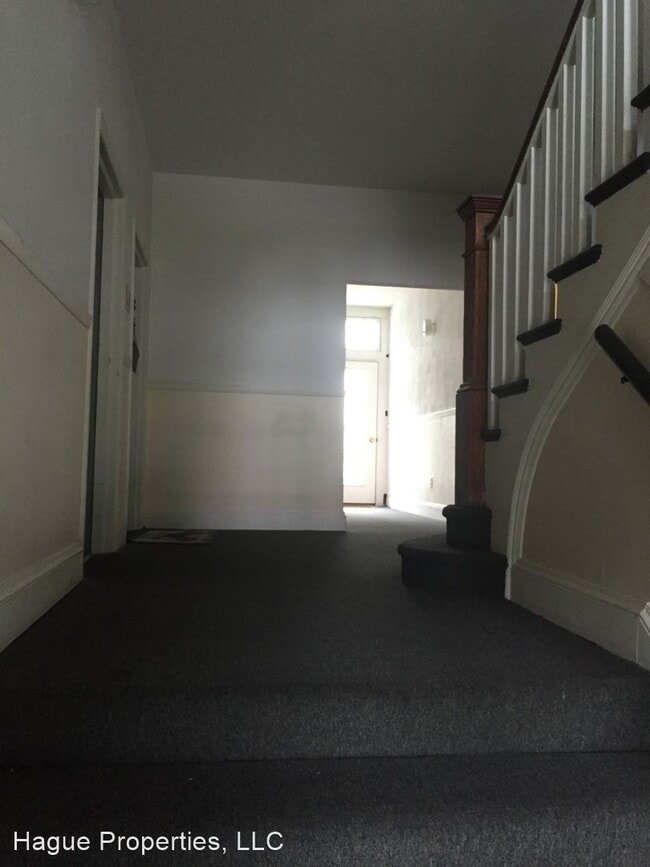 Building Photo - 913 Greenway Ct