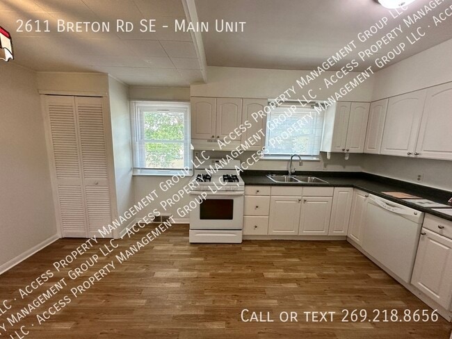 Building Photo - 2611 Breton Rd SE