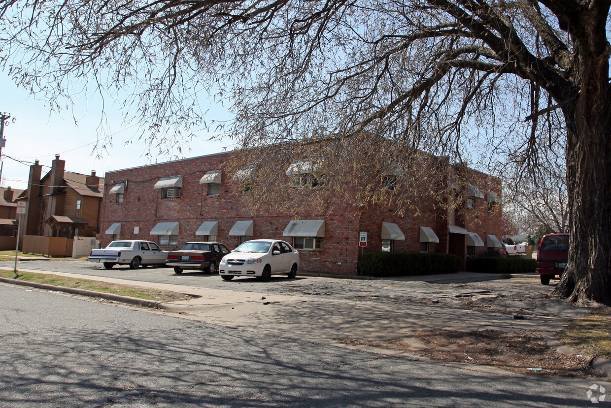 Building Photo - Winston Elms