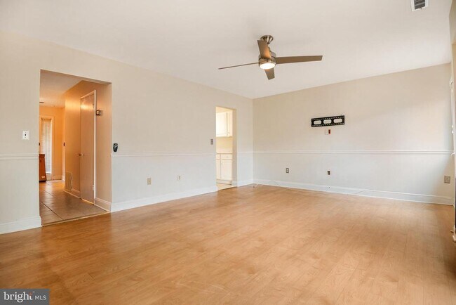 Foto del edificio - 1055 Cedar Ridge Ct