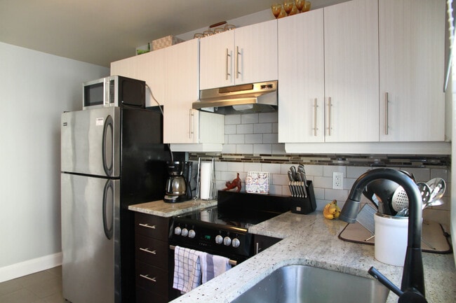 Building Photo - 354 London Terr