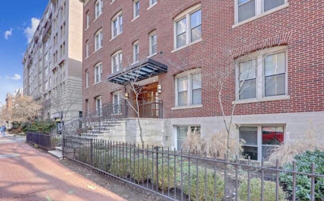 Building Photo - 1121 24th St NW