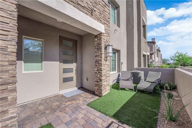 Foto del edificio - 600 N Carriage Hill Dr