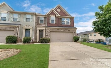 Building Photo - 1818 Fleetwood Dr