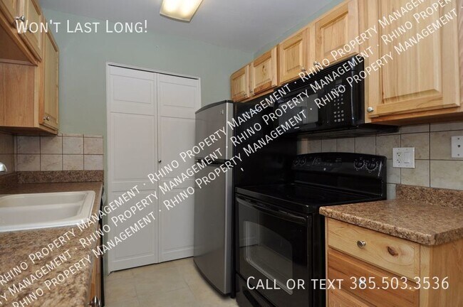 Building Photo - 3 Bedroom/3.5 Bathroom Townhouse In Midvale