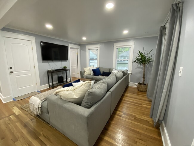 Building Photo - 10 Washington Ct