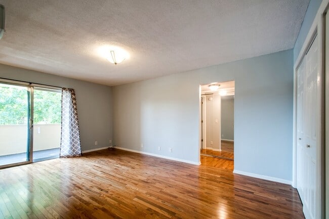 Building Photo - 515 Basswood Ave