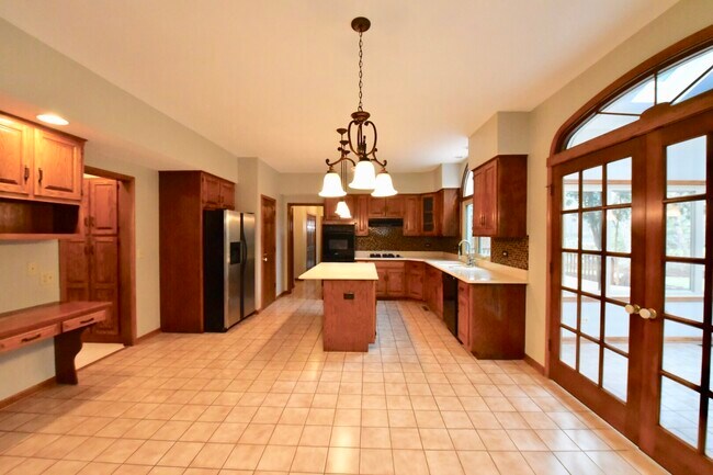 Building Photo - 1004 Sheringham Dr