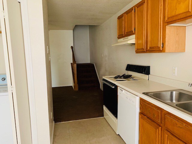 Building Photo - 1100 Horizon Dr