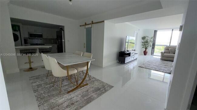Building Photo - 2333 Brickell Ave