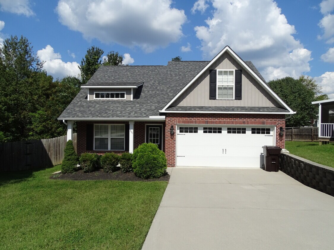 Primary Photo - Great home for rent in West Knoxville