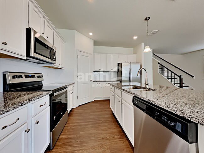 Building Photo - 460 Sandstone Dr