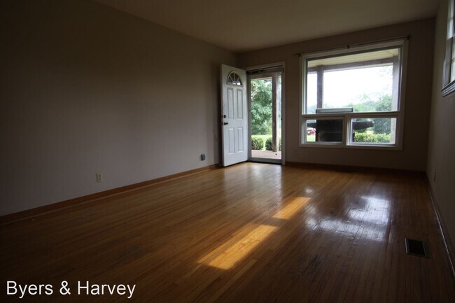 Building Photo - 3 br, 1.5 bath House - 2850 Ford Road