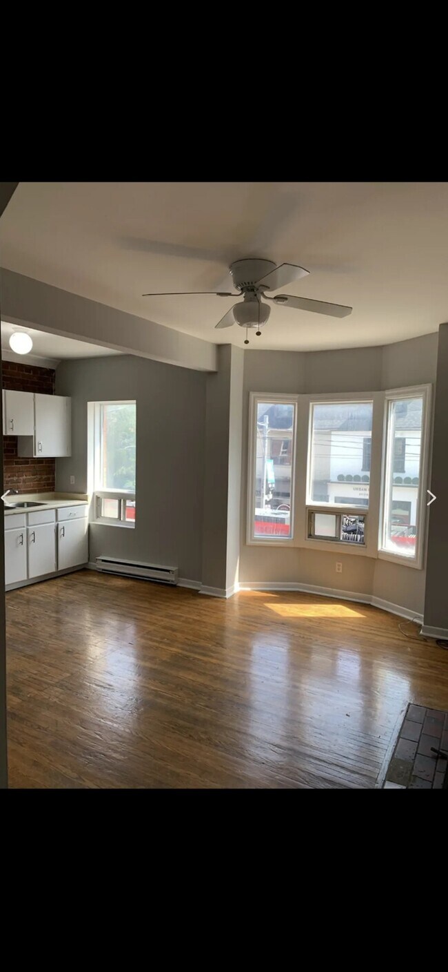 Photo du bâtiment - Bright 1 Bedroom in the Heart Of Leslieville
