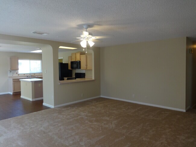 Foto del edificio - 4803 Fern Lake