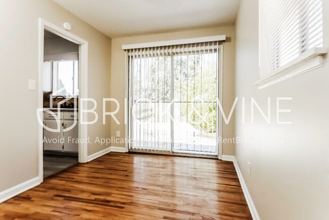 Foto del edificio - 624 Old Pine Rd
