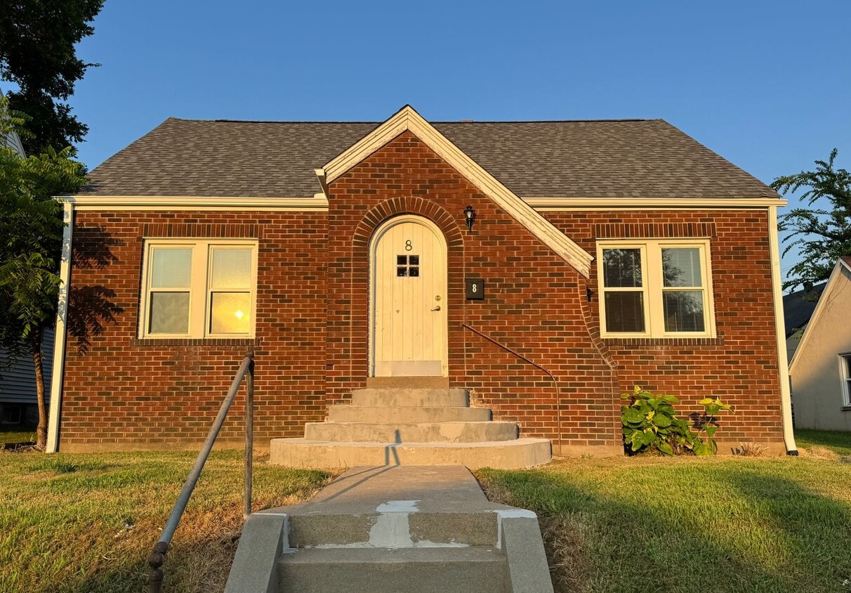 Primary Photo - Charming 3 Bedroom / 1 Bath House with Ori...