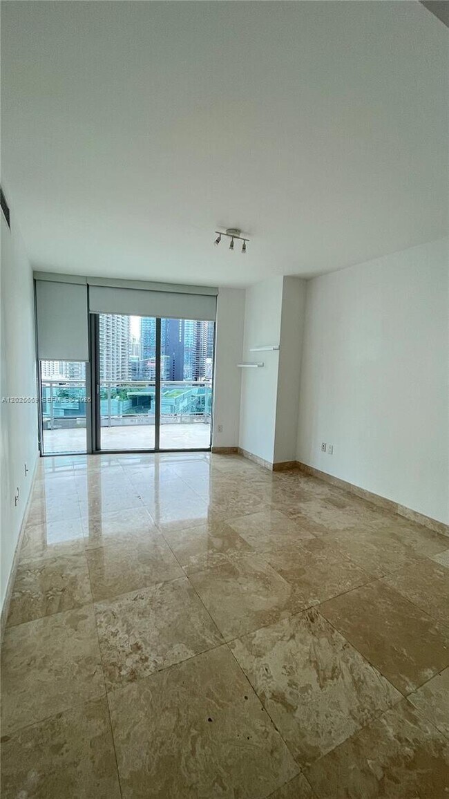 Foto del edificio - 350 S Miami Ave