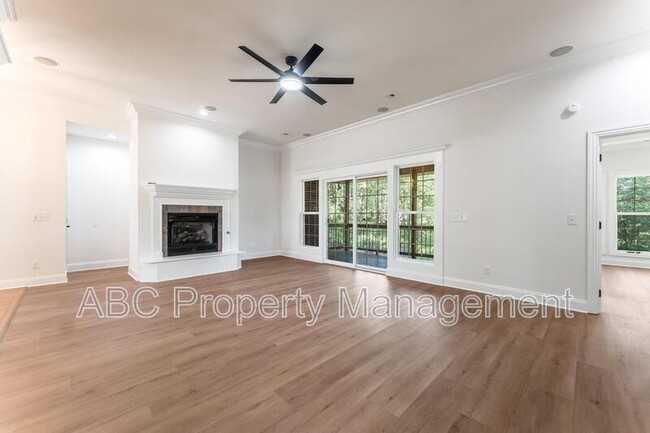 Building Photo - 2505 SW 8th St